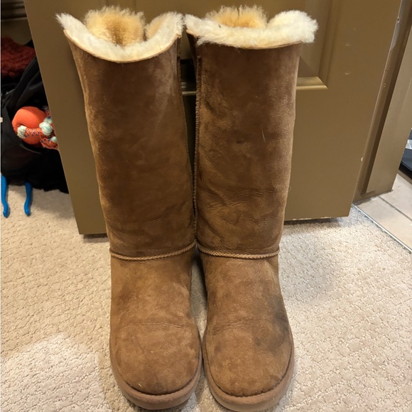 UGG Tan Winter Boots with Plush Lining - Picture 2 of 6